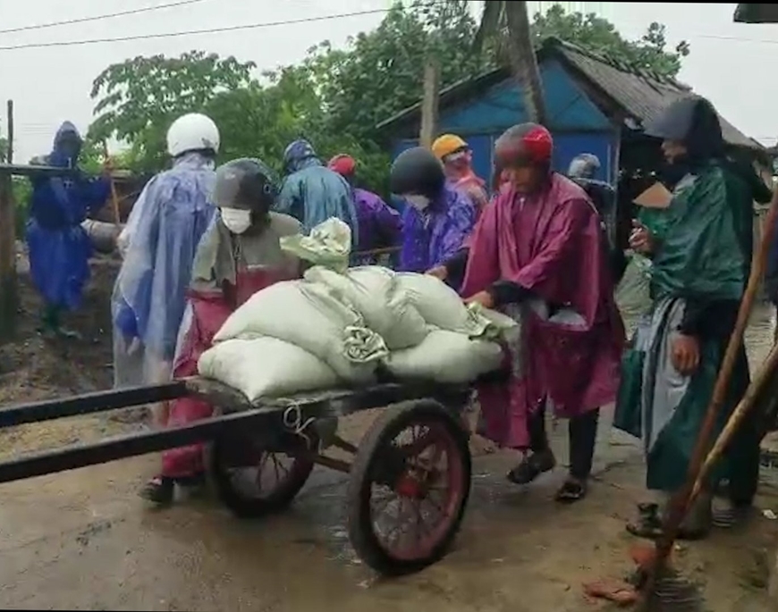 Lực lượng vũ trang Thừa Thiên Huế nỗ lực giúp dân khắc phục hậu quả đợt mưa lũ bất thường
