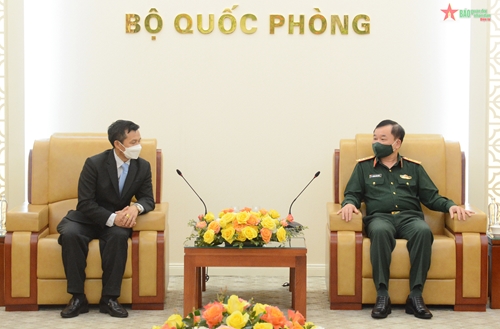 Thượng tướng Hoàng Xuân Chiến tiếp Phó đại sứ Lào tại Việt Nam