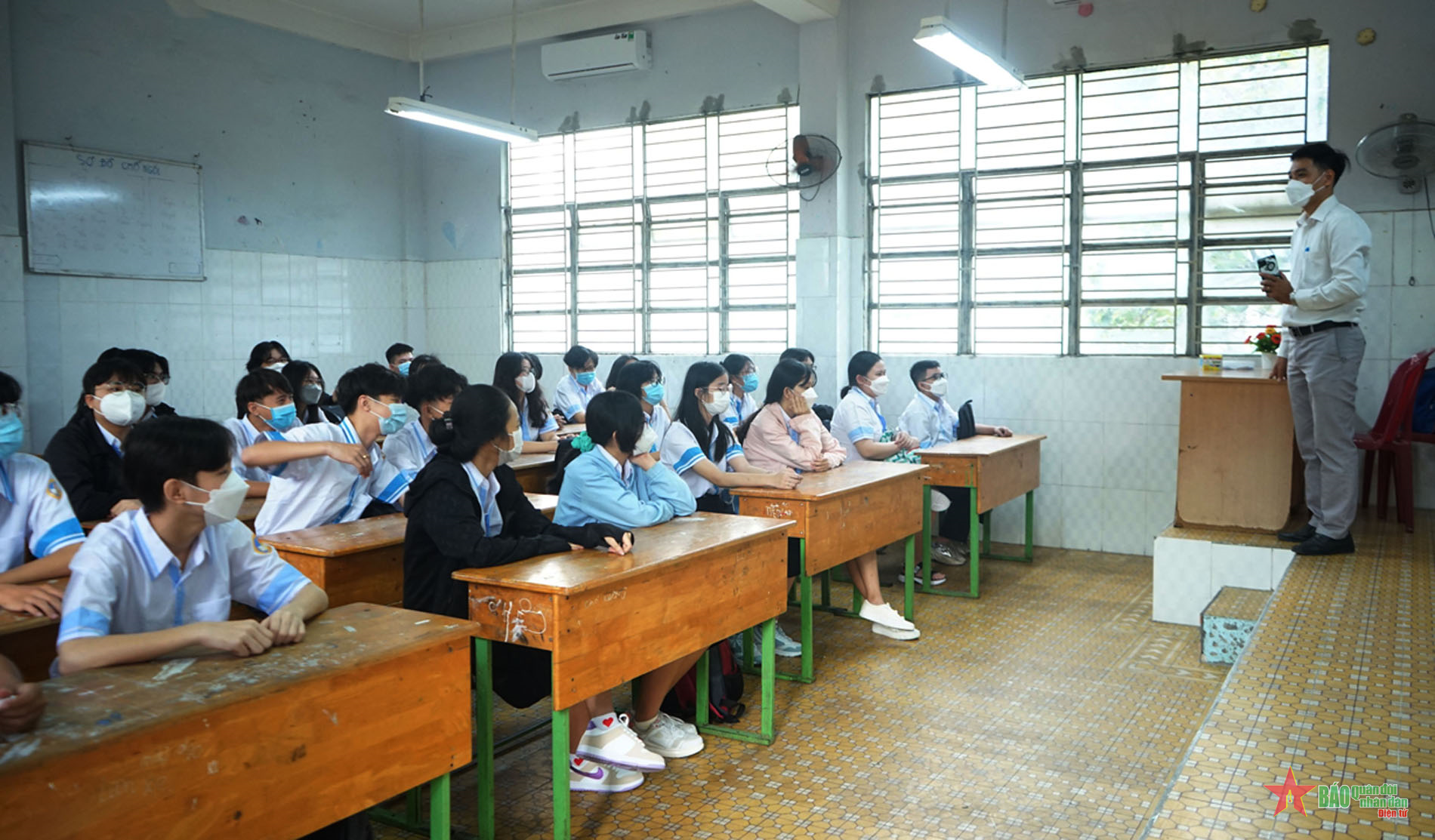 TP Hồ Chí Minh tiêm vắc xin cho trẻ xong trước tháng 9-2022