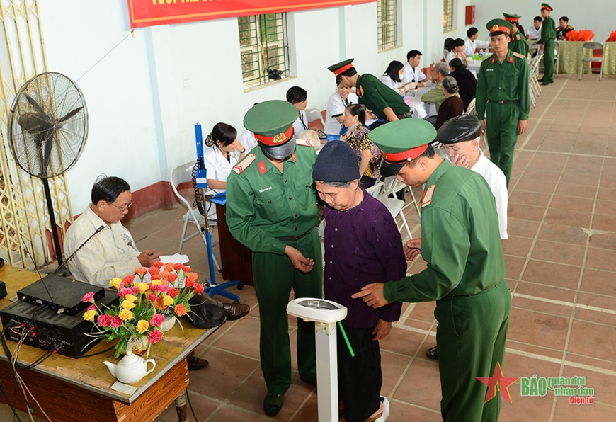 Thắm tình quân - dân Thắm tình quân - dân