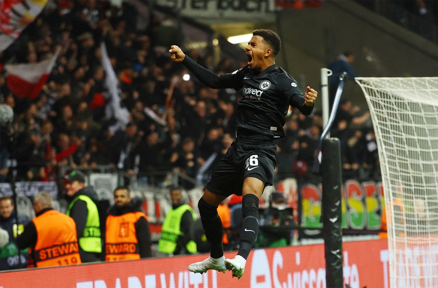 Lượt đi tứ kết Europa League: Frankfurt cầm hòa trước Barca