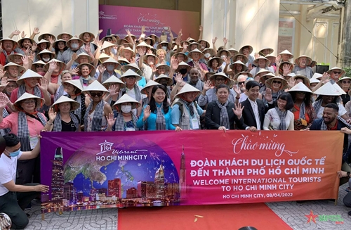 TP Hồ Chí Minh chào đón đoàn khách du lịch quốc tế đến thành phố năm 2022