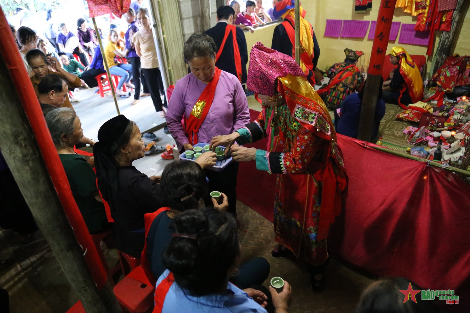 Lễ cấp sắc 12 đèn cho thầy cúng của người Nùng Lòi 