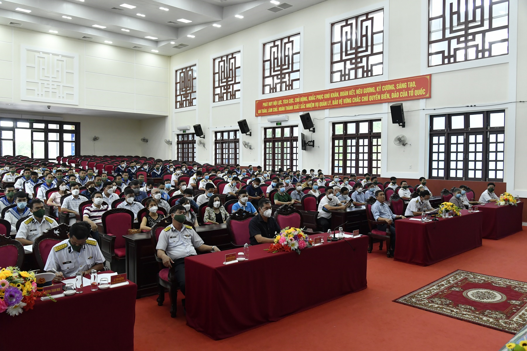 Vùng 5 Hải quân gặp mặt đoàn đại biểu Đảng bộ Khối cơ sở Bộ Công Thương