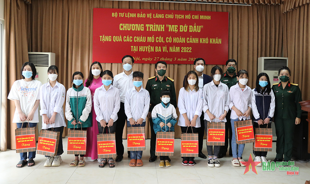 Chung tay thắp ước mơ cho em