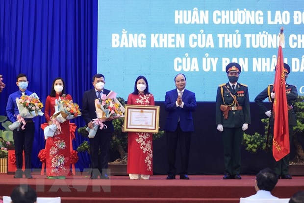Chủ tịch nước Nguyễn Xuân Phúc trao Huân chương Lao động tặng huyện Củ Chi