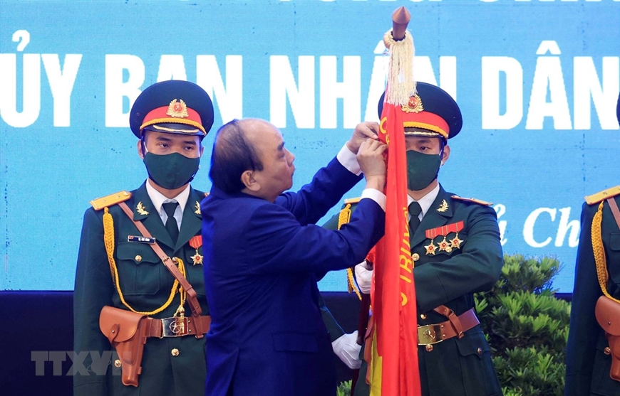 Chủ tịch nước Nguyễn Xuân Phúc trao Huân chương Lao động tặng huyện Củ Chi