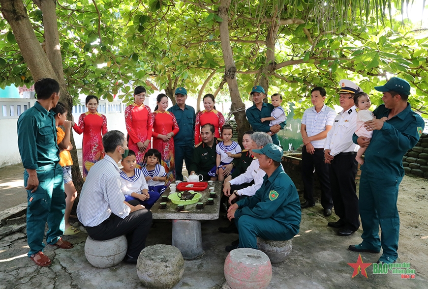 Đoàn công tác Bộ Quốc phòng thăm, kiểm tra tại quần đảo Trường Sa và Nhà giàn DK1