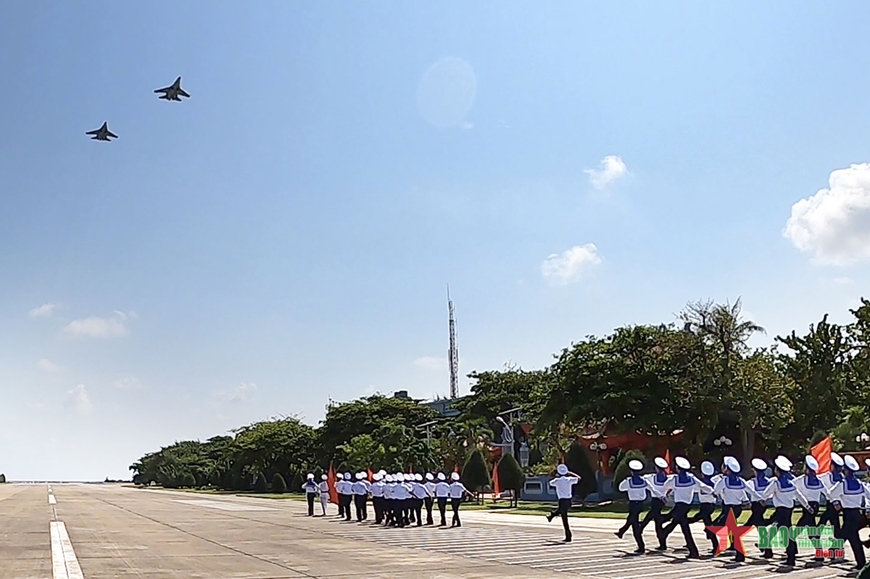 Đoàn công tác Bộ Quốc phòng thăm, kiểm tra tại quần đảo Trường Sa và Nhà giàn DK1