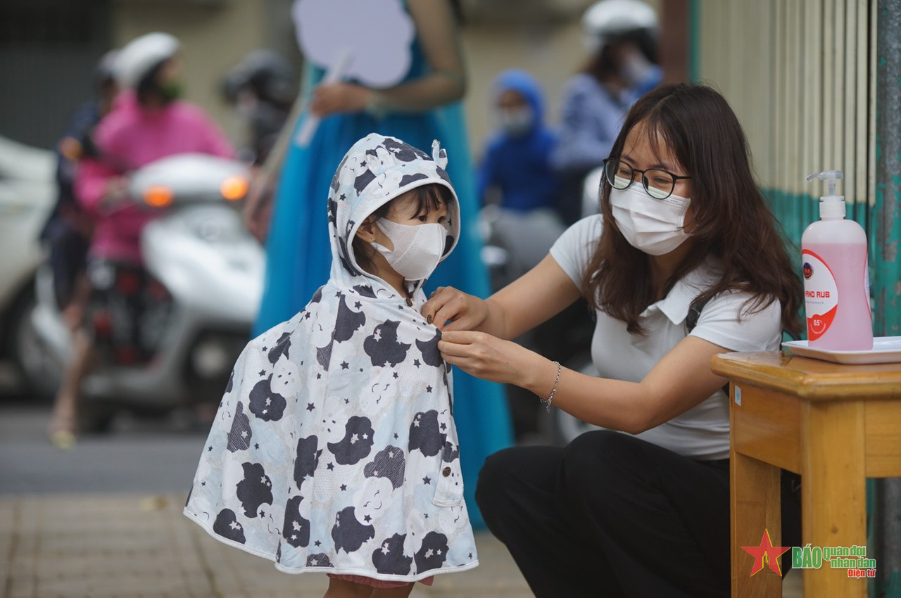 Trẻ mầm non Hà Nội trong ngày đầu tiên đi học trở lại