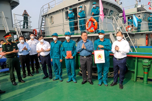Ban Tuyên giáo Trung ương thăm Hải đội dân quân thường trực tỉnh Quảng Ngãi