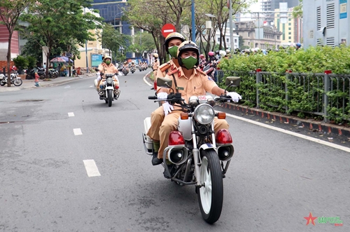 Công an TP Hồ Chí Minh ra quân cao điểm bảo đảm trật tự, an toàn giao thông