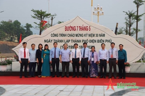 Điện Biên: Công bố Nghị quyết của Hội đồng nhân dân tỉnh và gắn biển tên Đường 7 tháng 5