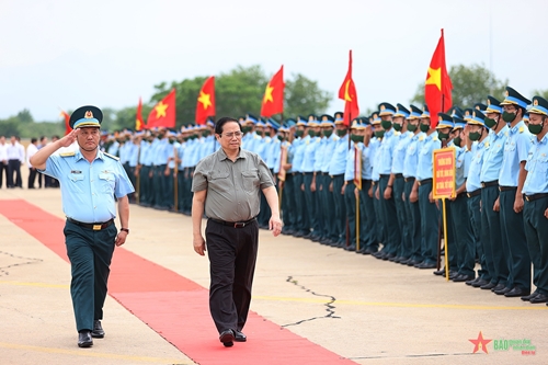 Thủ tướng Phạm Minh Chính thăm một số cơ sở kinh tế, xã hội, quốc phòng tại tỉnh Ninh Thuận