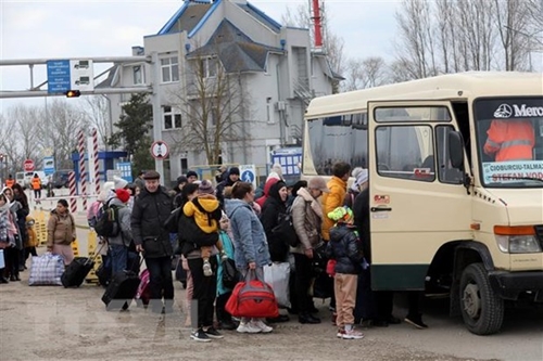 Nhiều hành lang nhân đạo sơ tán dân thường tiếp tục mở tại Ukraine