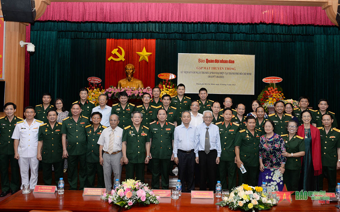 Gặp mặt truyền thống kỷ niệm 45 năm Ngày thành lập Ban đại diện Báo Quân đội nhân dân tại TP Hồ Chí Minh 