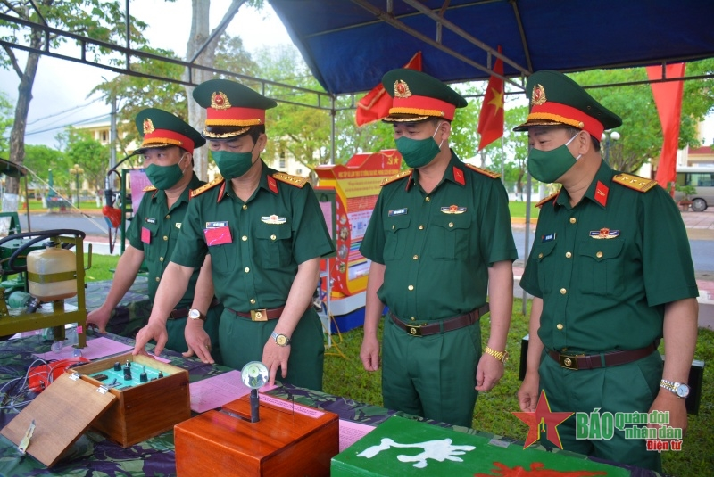 Binh chủng Tăng thiết giáp khai mạc hội thi cơ sở vật chất huấn luyện       