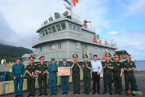 Trung tướng Ngô Minh Tiến kiểm tra Hải đội dân quân thường trực TP Đà Nẵng