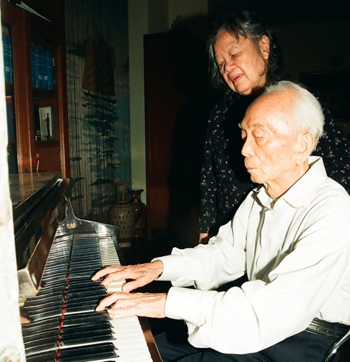 Đại tá, nhà báo Trần Hồng kể về bức ảnh chụp Đại tướng Võ Nguyên Giáp đánh đàn Piano