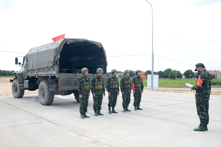 Bộ đội pháo binh đua tài