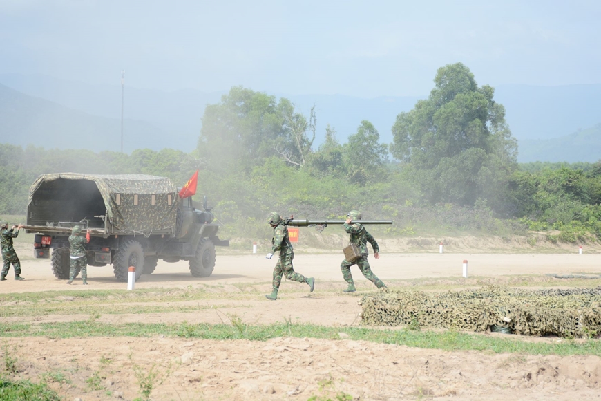 Bộ đội pháo binh đua tài