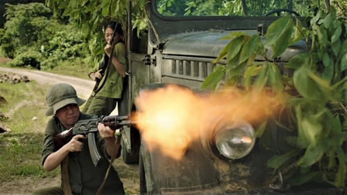 Công chiếu phim “Bình minh đỏ” khắc họa hình ảnh nữ chiến sĩ lái xe Trường Sơn