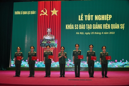 Trường Sĩ quan Lục quân 1 tổ chức lễ tốt nghiệp cho học viên Khóa 53