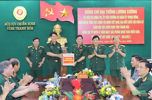 Đại tướng Lương Cường thăm, tặng quà cựu chiến binh tỉnh Thanh Hóa