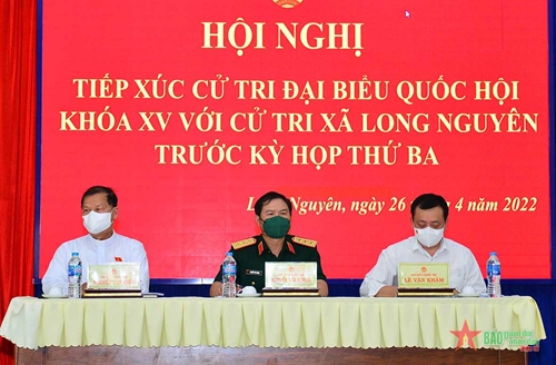 Thượng tướng Nguyễn Tân Cương tiếp xúc cử tri tại huyện Bàu Bàng, Bình Dương