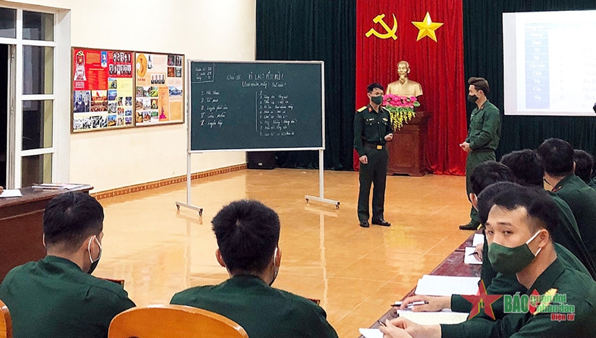 Hiểu thêm chiến sĩ qua học tiếng dân tộc thiểu số