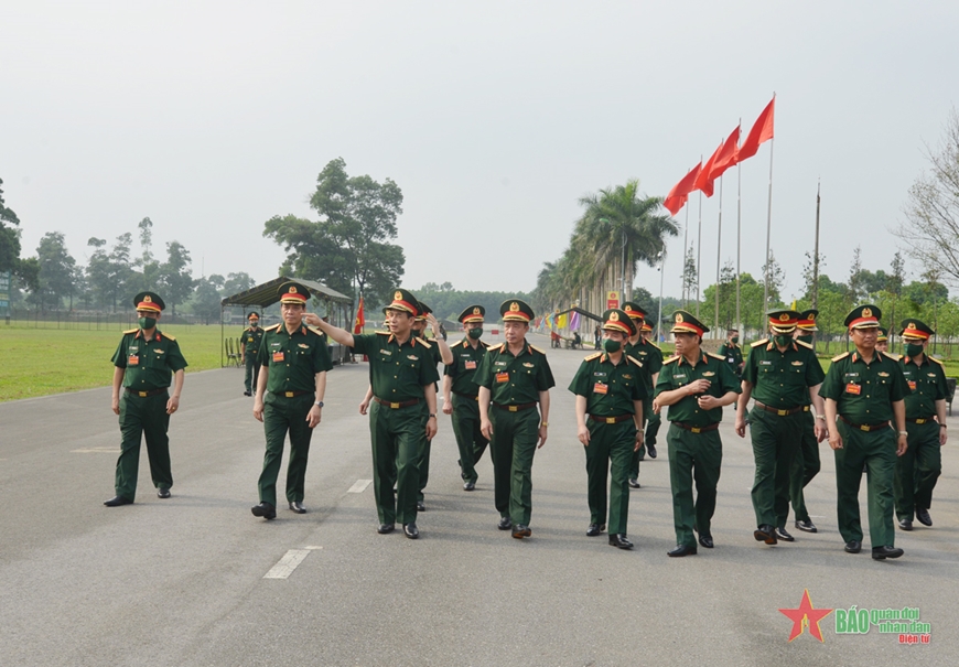 Đại tướng Phan Văn Giang thăm, động viên các lực lượng tham gia kiểm tra cán bộ chủ trì sư đoàn bộ binh và Bộ chỉ huy BĐBP tỉnh, thành phố