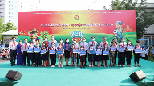 Trao bảo trợ dài hạn cho thiếu nhi mồ côi do dịch Covid-19 tại tỉnh Đồng Nai