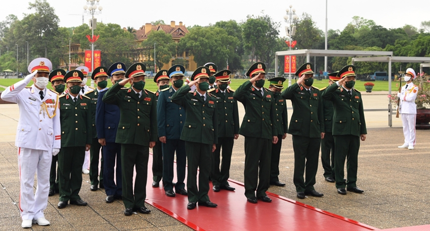 Lãnh đạo Đảng, Nhà nước vào Lăng viếng Chủ tịch Hồ Chí Minh nhân kỷ niệm 47 năm Ngày giải phóng miền Nam