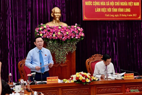 Chủ tịch Quốc hội Vương Đình Huệ làm việc với Ban Thường vụ Tỉnh ủy Vĩnh Long