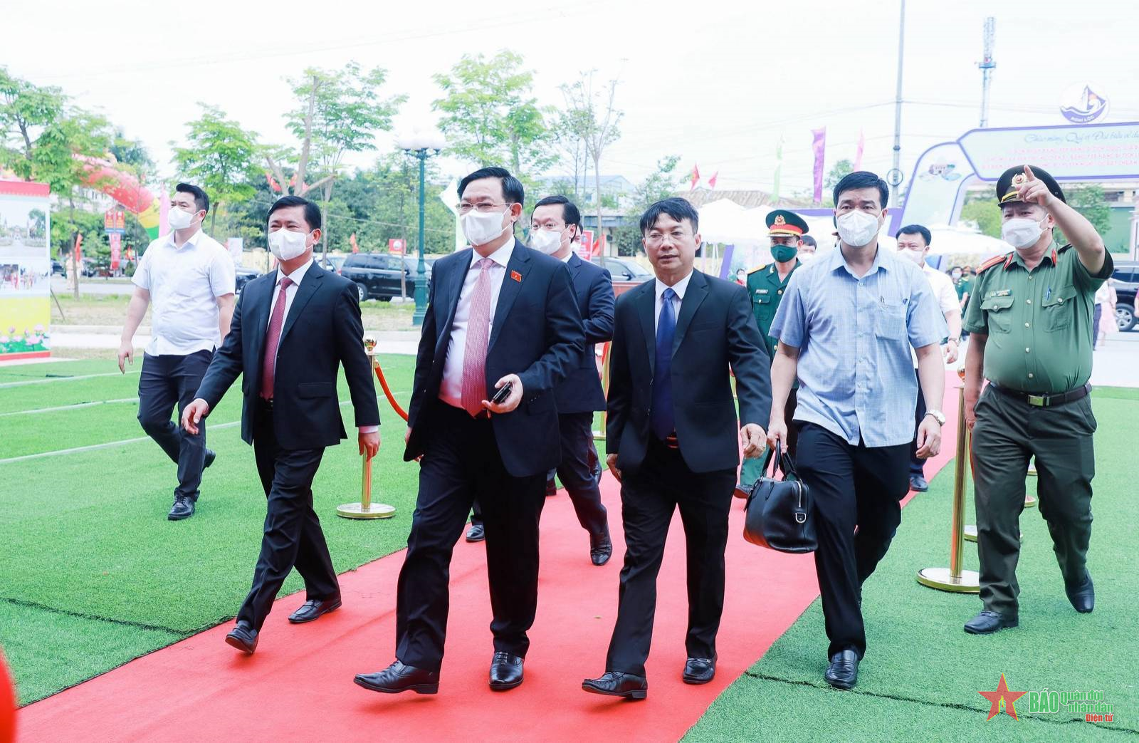 Chủ tịch Quốc hội Vương Đình Huệ dự lễ công bố huyện Nghi Lộc (Nghệ An) đạt chuẩn nông thôn mới