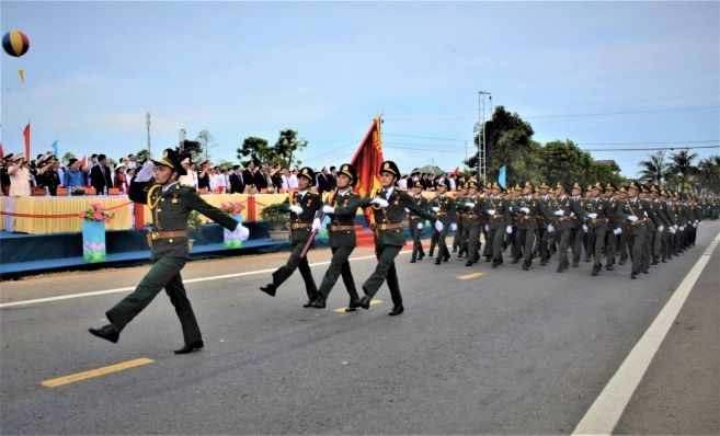 Chủ tịch nước Nguyễn Xuân Phúc dự Lễ thượng cờ “Thống nhất non sông” tại Quảng Trị