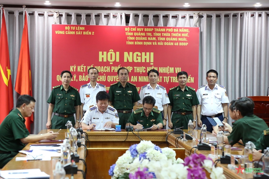 Bộ tư lệnh Vùng Cảnh sát biển 2 ký kết phối hợp thực hiện nhiệm vụ trên biển Bộ tư lệnh Vùng Cảnh sát biển 2 ký kết phối hợp thực hiện nhiệm vụ trên biển