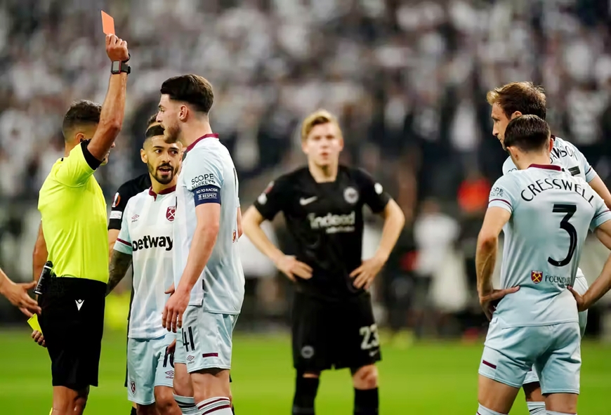Frankfurt và Rangers vào chung kết Europa League
