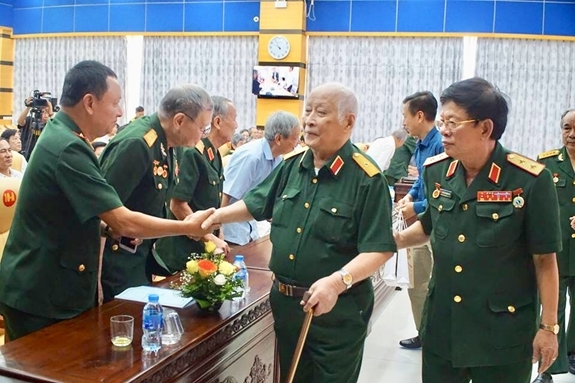 Làm chủ căn cứ Tân Cảnh

