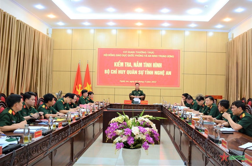 Kiểm tra công tác dân quân tự vệ và giáo dục quốc phòng, an ninh tại Nghệ An
