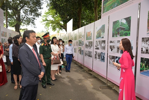 Triển lãm 200 ảnh tư liệu về di tích và tượng đài Chủ tịch Hồ Chí Minh 