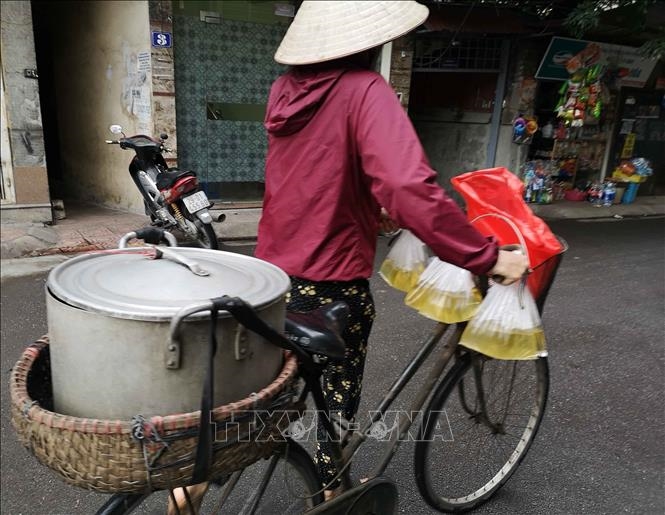 Hàng rong làm phiền du khách