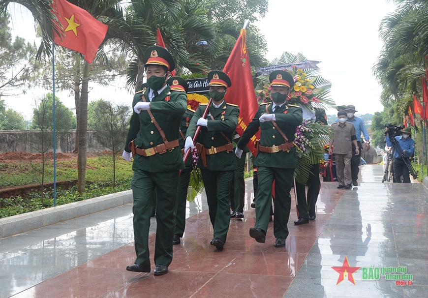 Truy điệu, an táng 15 hài cốt liệt sĩ quân tình nguyện Việt Nam hy sinh tại Campuchia