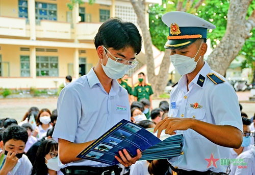 Kiểm tra công tác tuyển sinh quân sự và tư vấn tuyển sinh quân sự tại tỉnh Bình Định