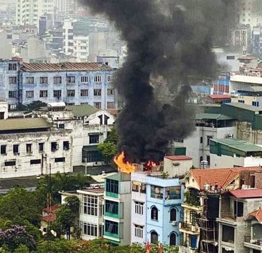 Cháy ở Hà Nội: Kịp thời dập tắt đám cháy tại ngõ 320 phố Khương Đình