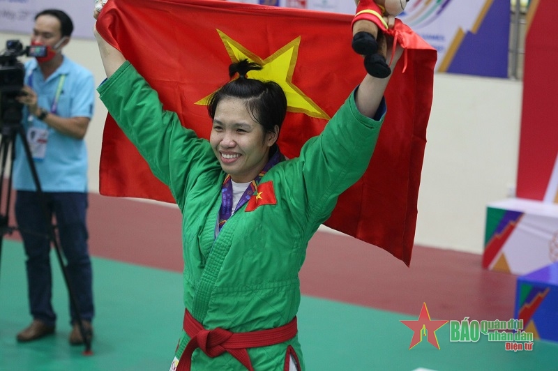 SEA Games 31: Phạm Văn Mách và Thanh Trâm giành huy chương vàng cho Đoàn thể thao Việt Nam