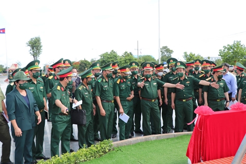  Giao lưu hữu nghị quốc phòng biên giới góp phần tăng cường tình đoàn kết hữu nghị Việt Nam - Campuchia