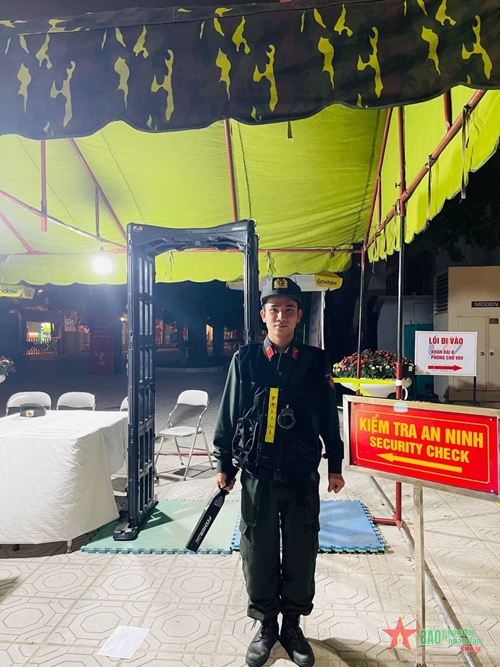 SEA Games 31: Cảnh sát Hà Nội trả lại ví cho người đánh rơi