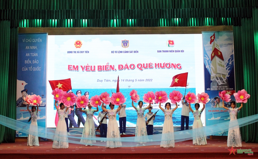 Tiết mục văn nghệ chào mừng cuộc thi.