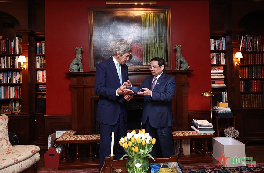 Thủ tướng Chính phủ Phạm Minh Chính tiếp Đặc phái viên của Tổng thống Hoa Kỳ về khí hậu John Kerry